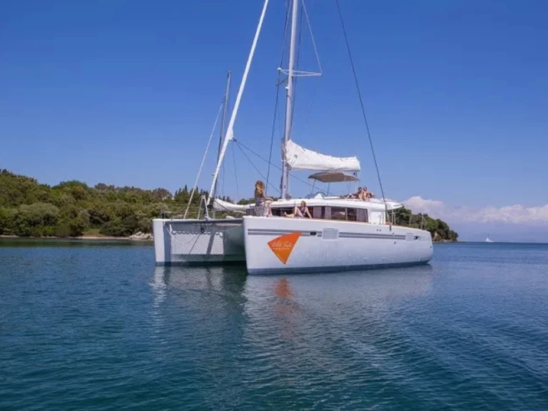 Catamaran rental in Perigiali - Lagoon Lagoon 450 F