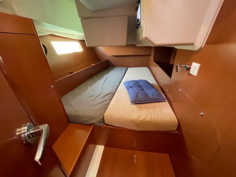 Bénéteau Oceanis 41.1 in Perigiali on SamBoat