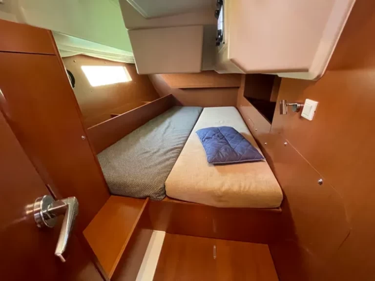 Bénéteau Oceanis 41.1 in Perigiali on SamBoat