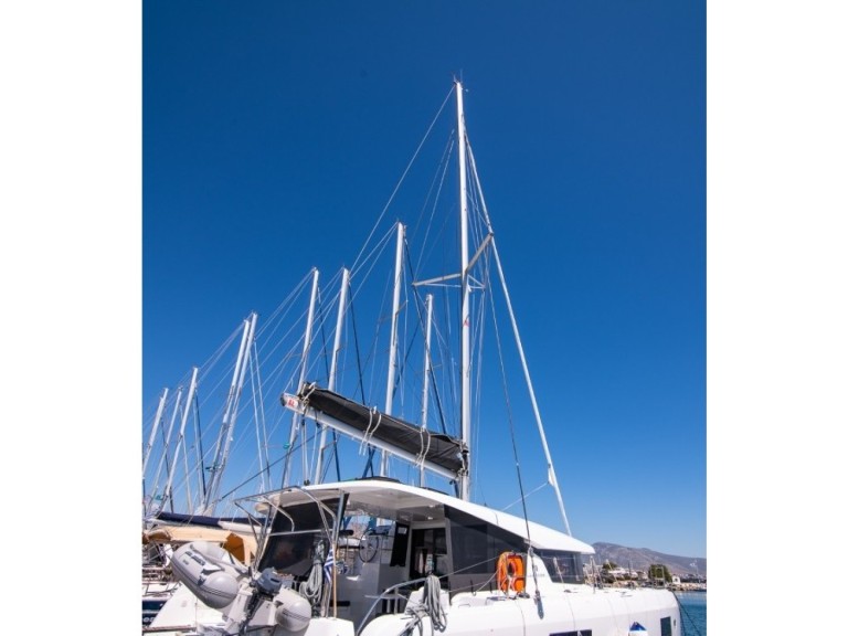 Catamaran for rent Tourlos at the best price