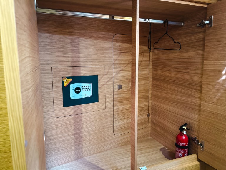 Sailboat for rent Salerno at the best price