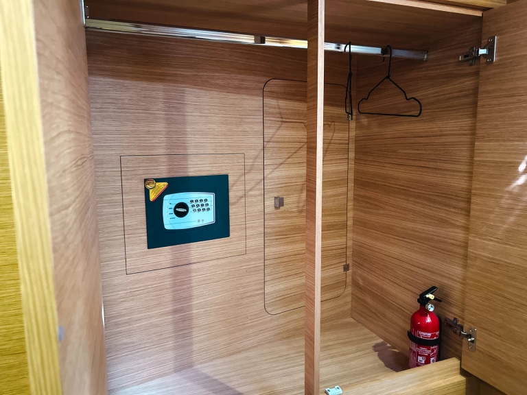 Sailboat for rent Salerno at the best price