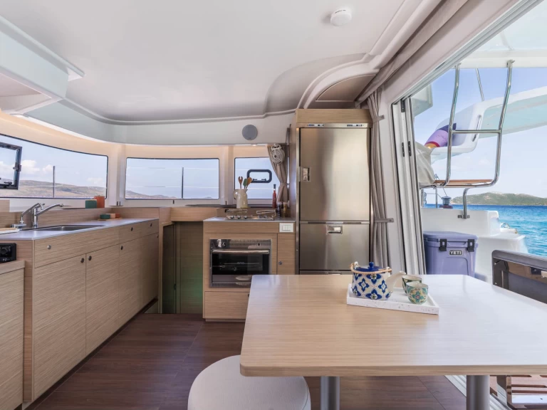 Boat rental Lagoon Lagoon 38 in Lefkáda on Samboat