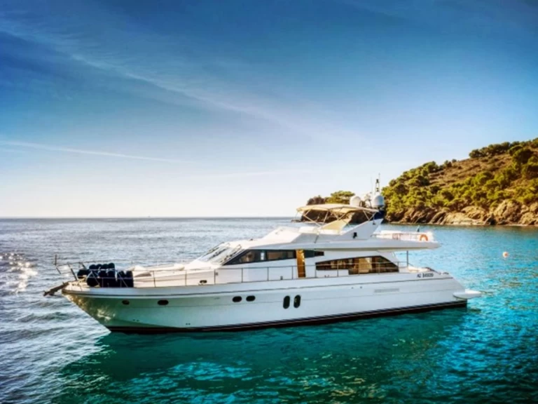 Bareboat Rental Luxury Yacht Guy Couach with a boat licence