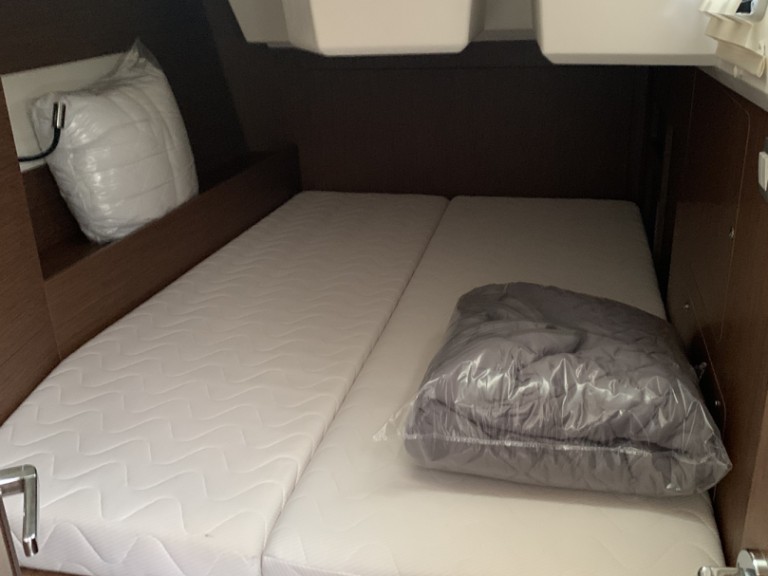 Sailboat rental in Perigiali - Bénéteau Oceanis 46.1