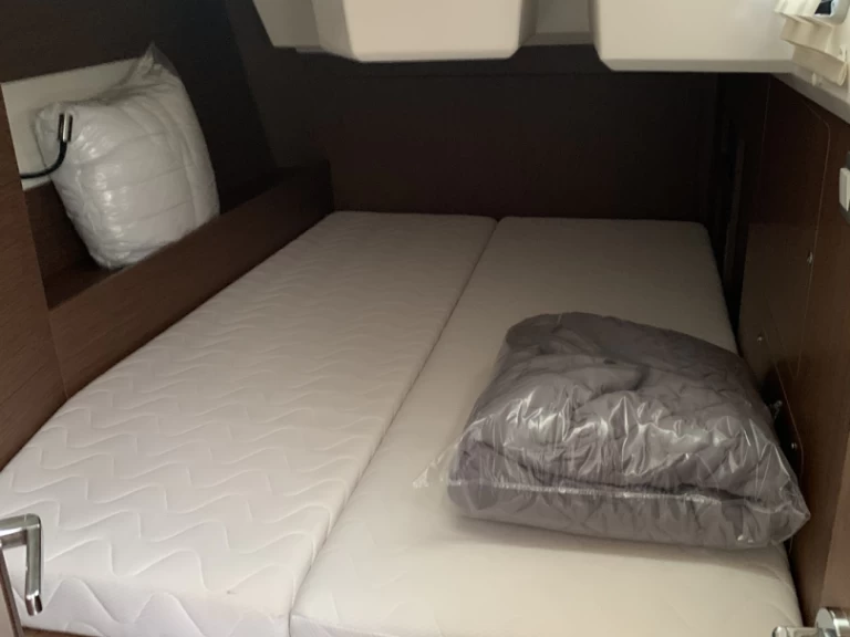 Sailboat rental in Perigiali - Bénéteau Oceanis 46.1