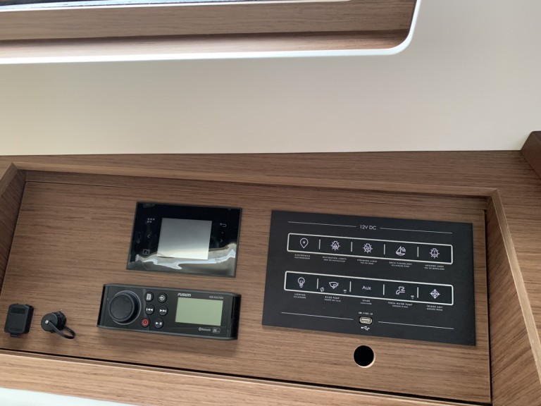 Sailboat rental with or without captain Bénéteau Perigiali