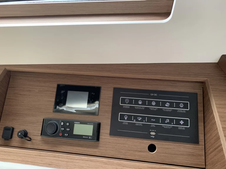 Sailboat rental with or without captain Bénéteau Perigiali