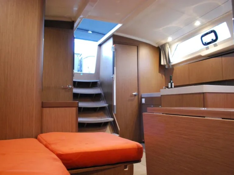 Bénéteau Oceanis 41.1 charter bareboat or captained in  Perigiali
