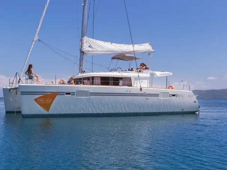 Catamaran rental in Perigiali - Lagoon Lagoon 450 F