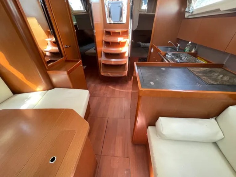 Sailboat for rent Perigiali at the best price
