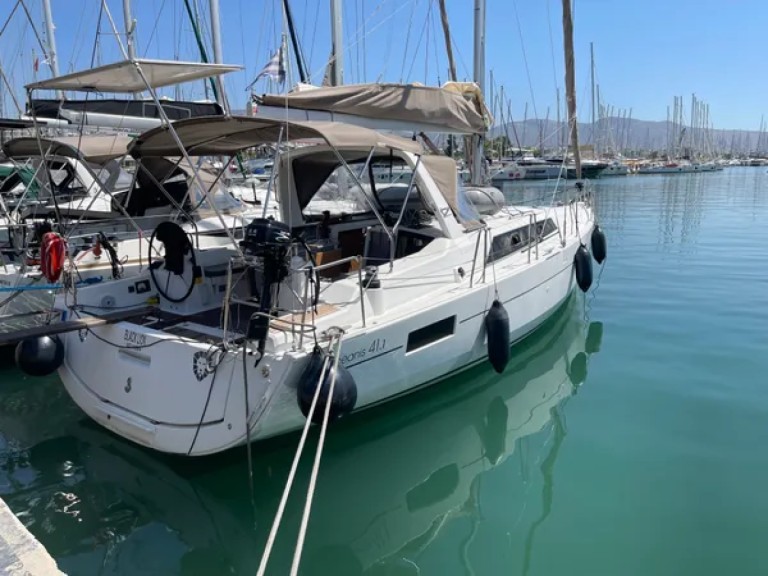 Sailboat rental with or without captain Bénéteau Perigiali