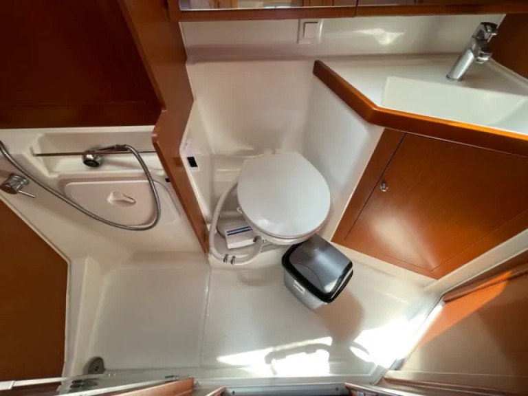 Sailboat for rent Perigiali at the best price