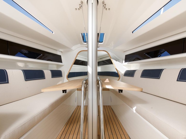 Bareboat Rental Sailboat Italia Yachts with a boat licence