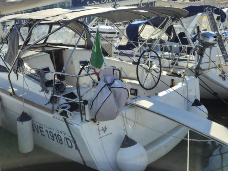 Sailboat rental with or without captain Jeanneau Salivoli