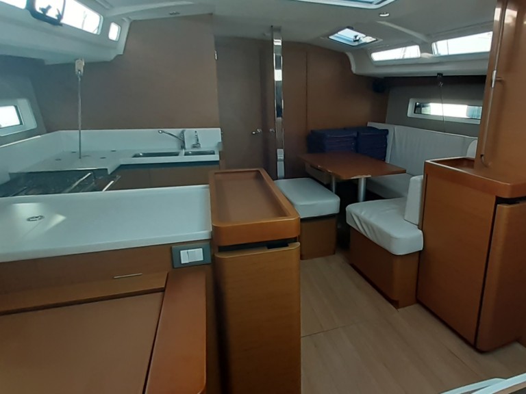 Boat rental Jeanneau Sun Odyssey 440 in Olbia on Samboat