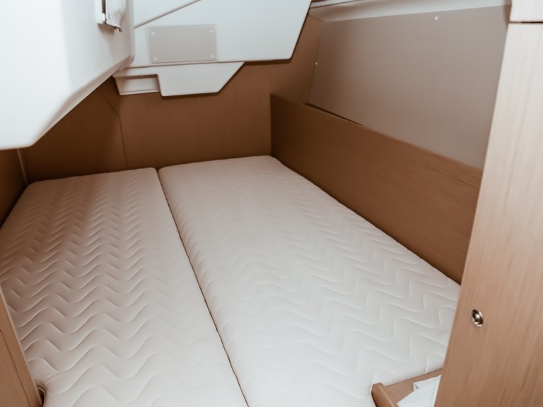 Yacht charter Punta Ala cheap Oceanis 38.1