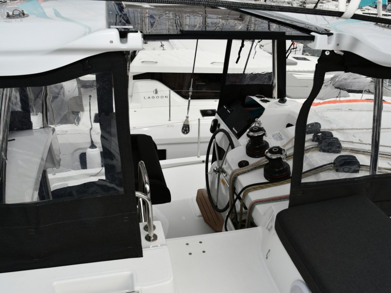 Lagoon Lagoon 43 in Komolac on SamBoat