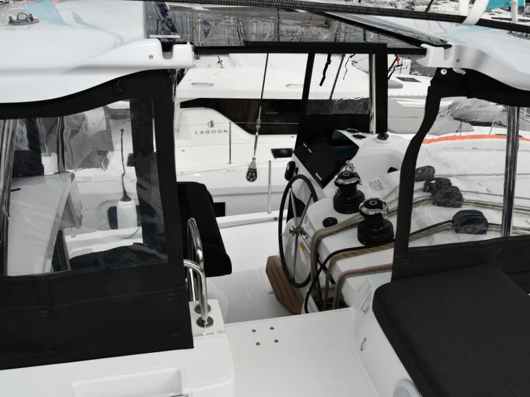 Lagoon Lagoon 43 in Komolac on SamBoat