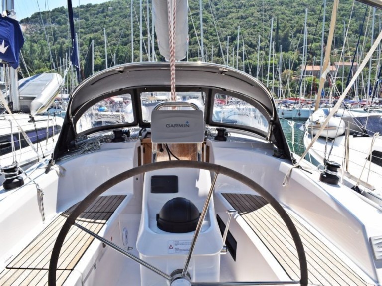 Yacht charter Zaton cheap Cruiser 34