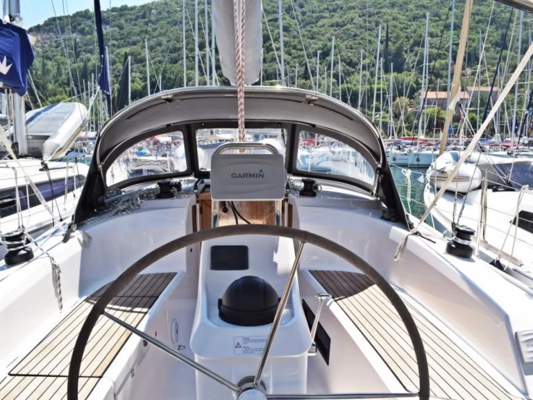Yacht charter Zaton cheap Cruiser 34