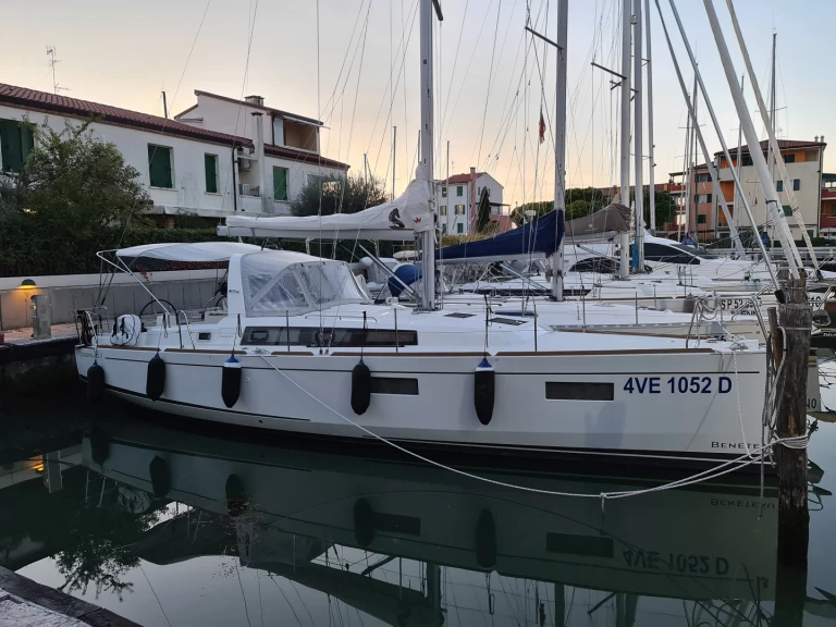 Bénéteau Oceanis 38 (3/2) charter bareboat or captained in  Olbia