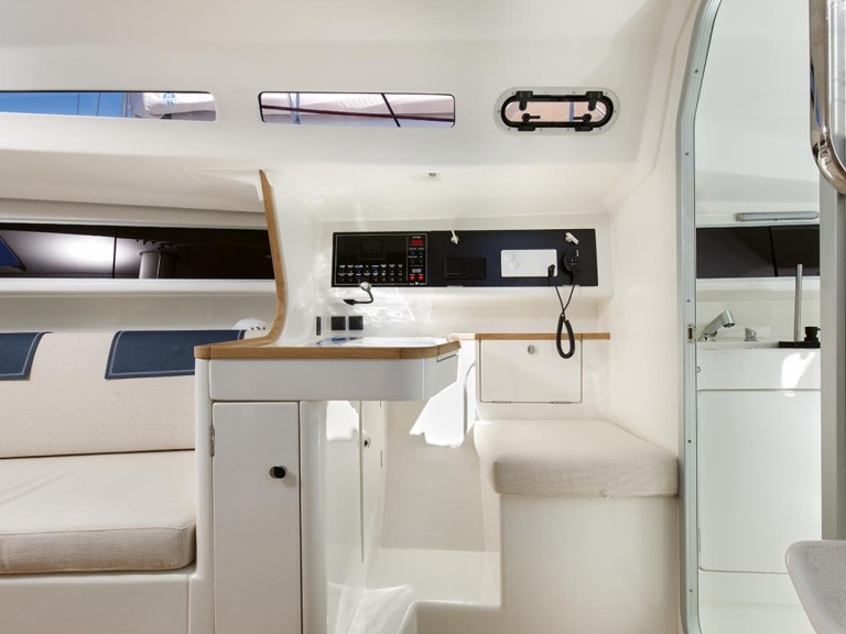 Bareboat Rental Sailboat Italia Yachts with a boat licence