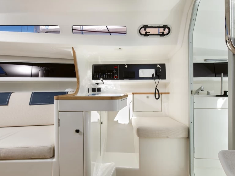 Bareboat Rental Sailboat Italia Yachts with a boat licence