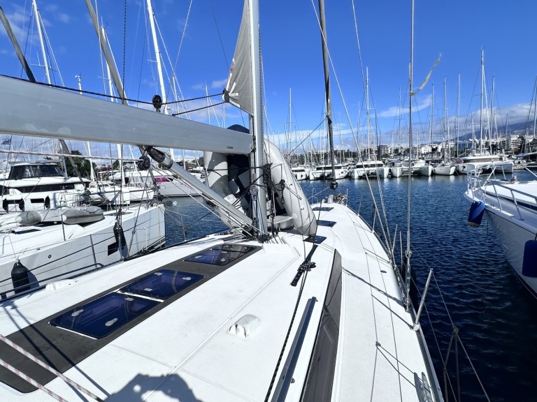 Sailboat for rent Alimos at the best price