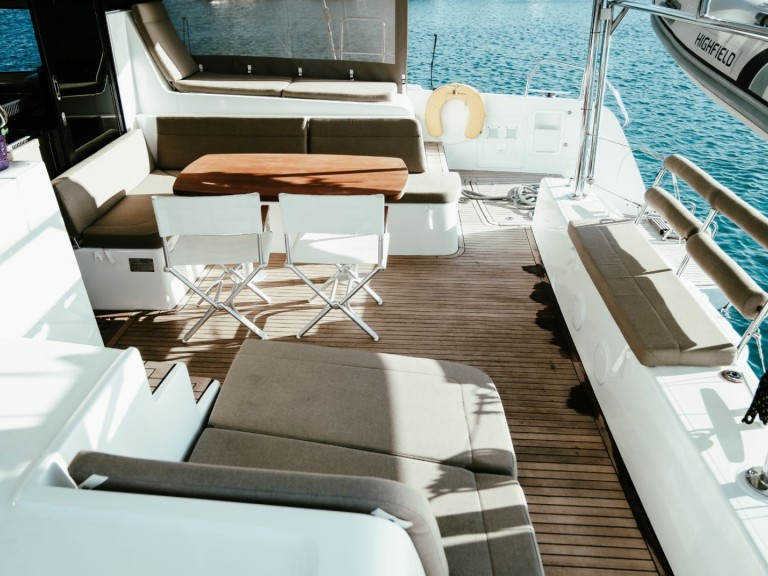 Catamaran rental in Lefkáda - Lagoon Lagoon 42