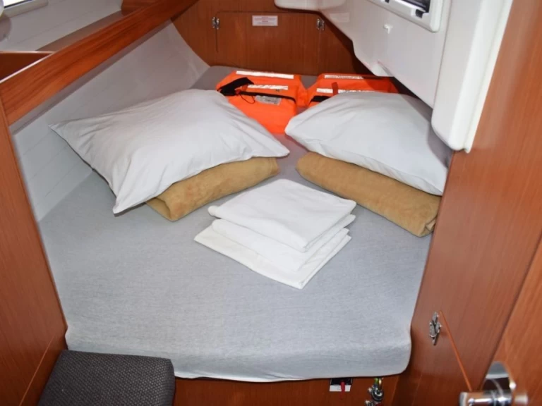 Boat rental Bavaria Cruiser 34 in Zaton on Samboat