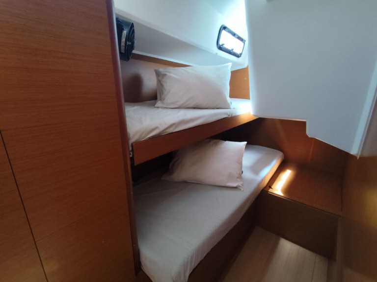 Sailboat for rent Gouvia at the best price