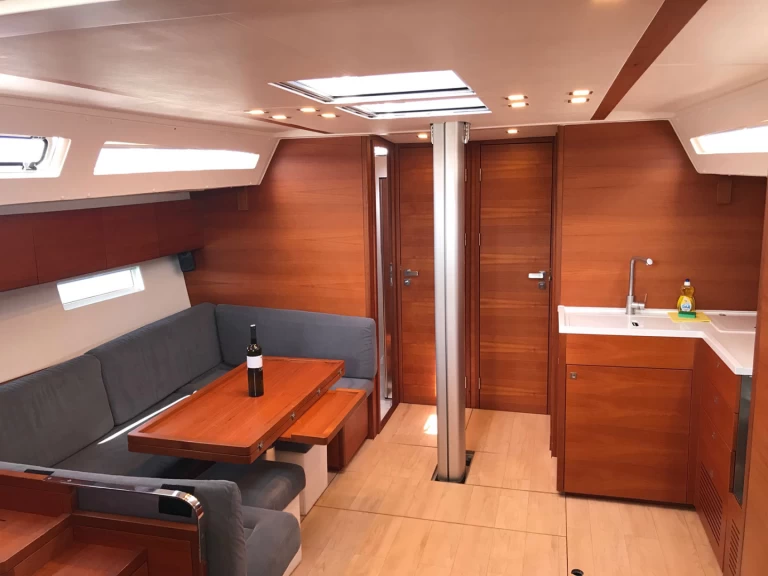 Sailboat for rent Kaštela at the best price