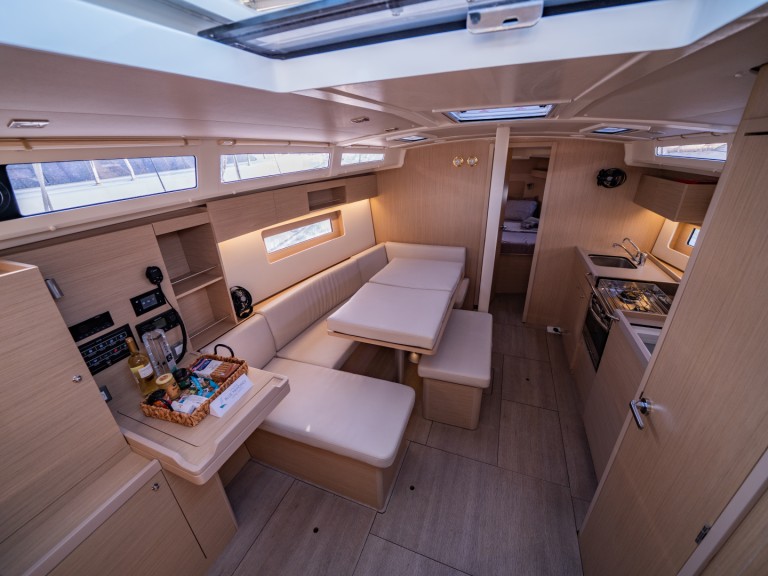 Sailboat rental with or without captain Bénéteau Lefkáda