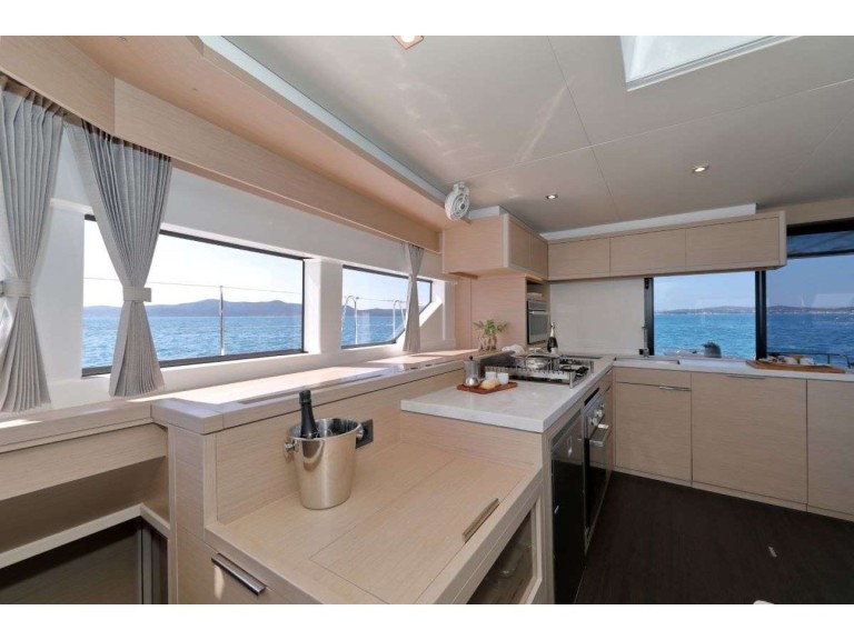 Catamaran rental in Kaštel Gomilica - Lagoon Lagoon 55