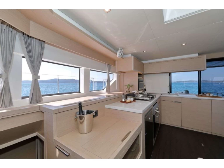 Catamaran rental in Kaštel Gomilica - Lagoon Lagoon 55