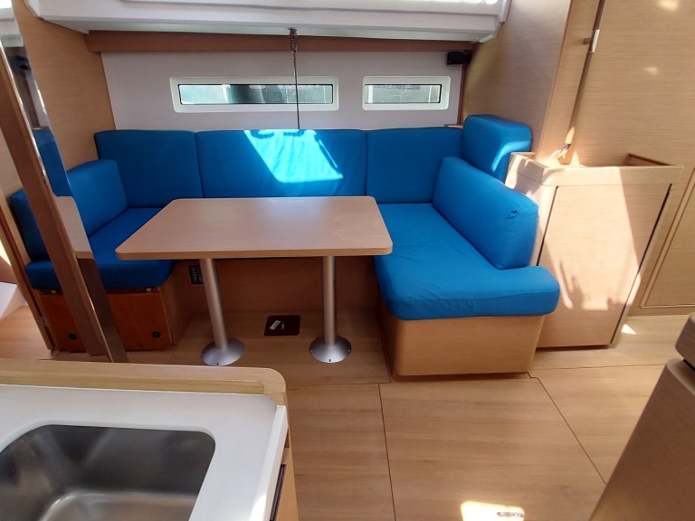 Sailboat rental in Castiglioncello - Jeanneau Sun Odyssey 440 - 4 cabine - 2 bagni