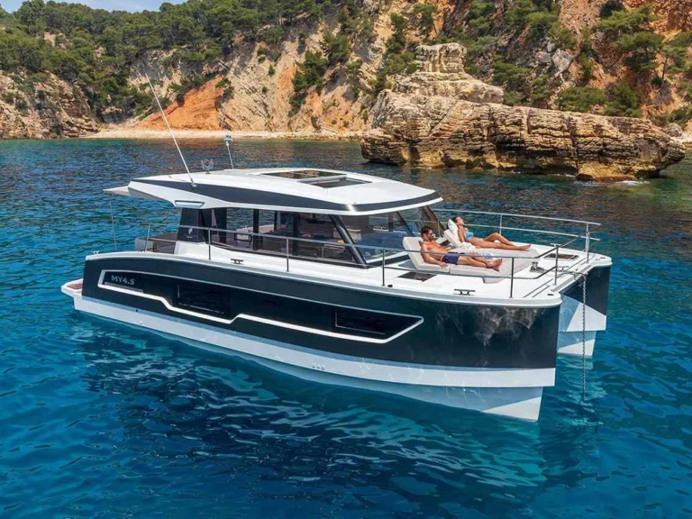 Boat rental Fountaine Pajot Fountaine Pajot MY 40 in Phuket Yacht Haven Marina on Samboat