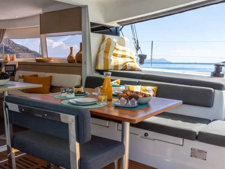 Boat rental Lagoon Lagoon 43 in Lefkáda on Samboat