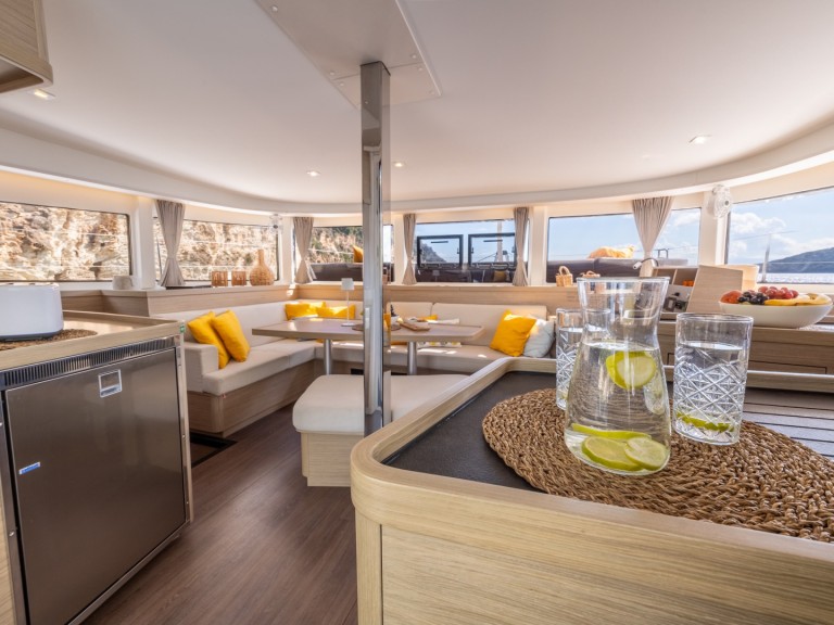 Catamaran rental in Lefkáda - Lagoon Lagoon 42