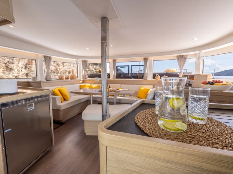 Catamaran rental in Lefkáda - Lagoon Lagoon 42