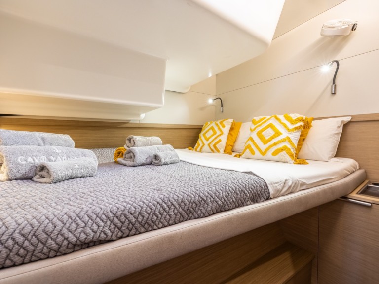 Yacht charter Lefkáda cheap Lagoon 51