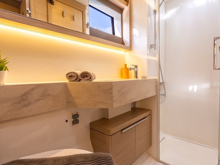 Catamaran rental in Lefkáda - Lagoon Lagoon 51