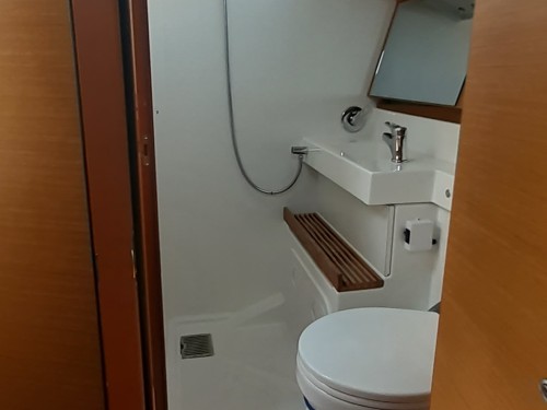 Bareboat Rental Sailboat Jeanneau with a boat licence