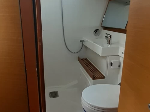 Bareboat Rental Sailboat Jeanneau with a boat licence