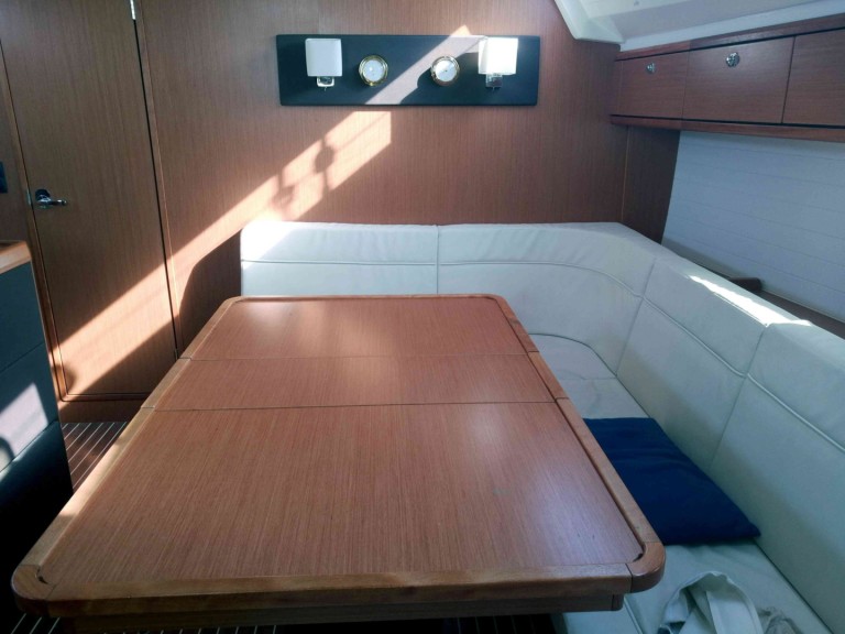 Sailboat rental in Agropoli - Bavaria Cruiser 46
