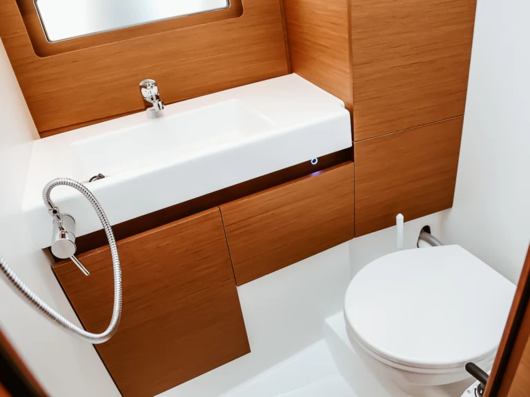 Jeanneau Sun Loft 47 in Olbia on SamBoat