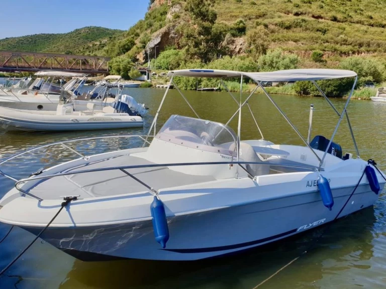 Motorboat rental with or without captain Bénéteau Saint-Florent
