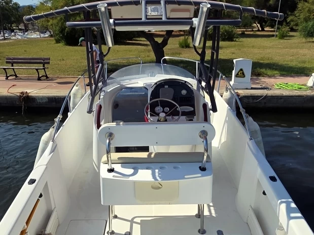 Bénéteau Flyer 750 Open in Saint-Florent on SamBoat