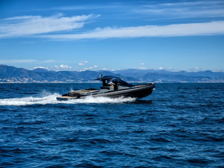 Bareboat Rental Motorboat Sacs with a boat licence